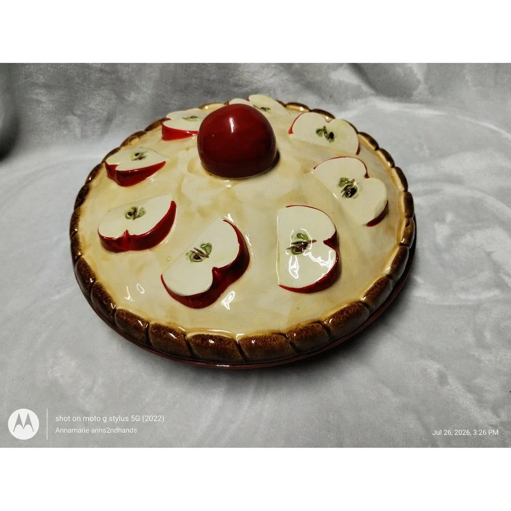 Farmhouse Apple Pie Baker Covered Ceramic Pie Plate Portugal Style 2-piece Set